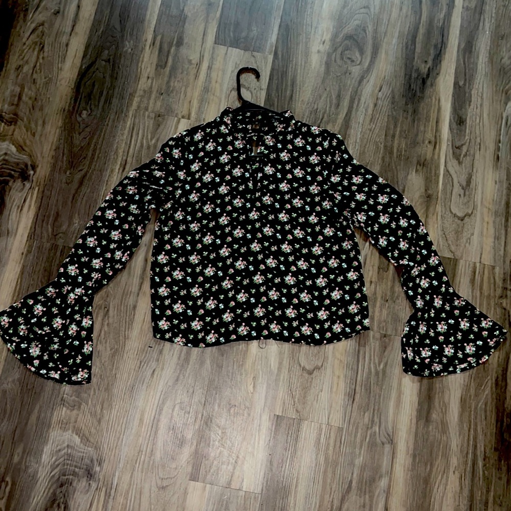 Long Sleeve Floral print shirt from Forever 21, Size M
